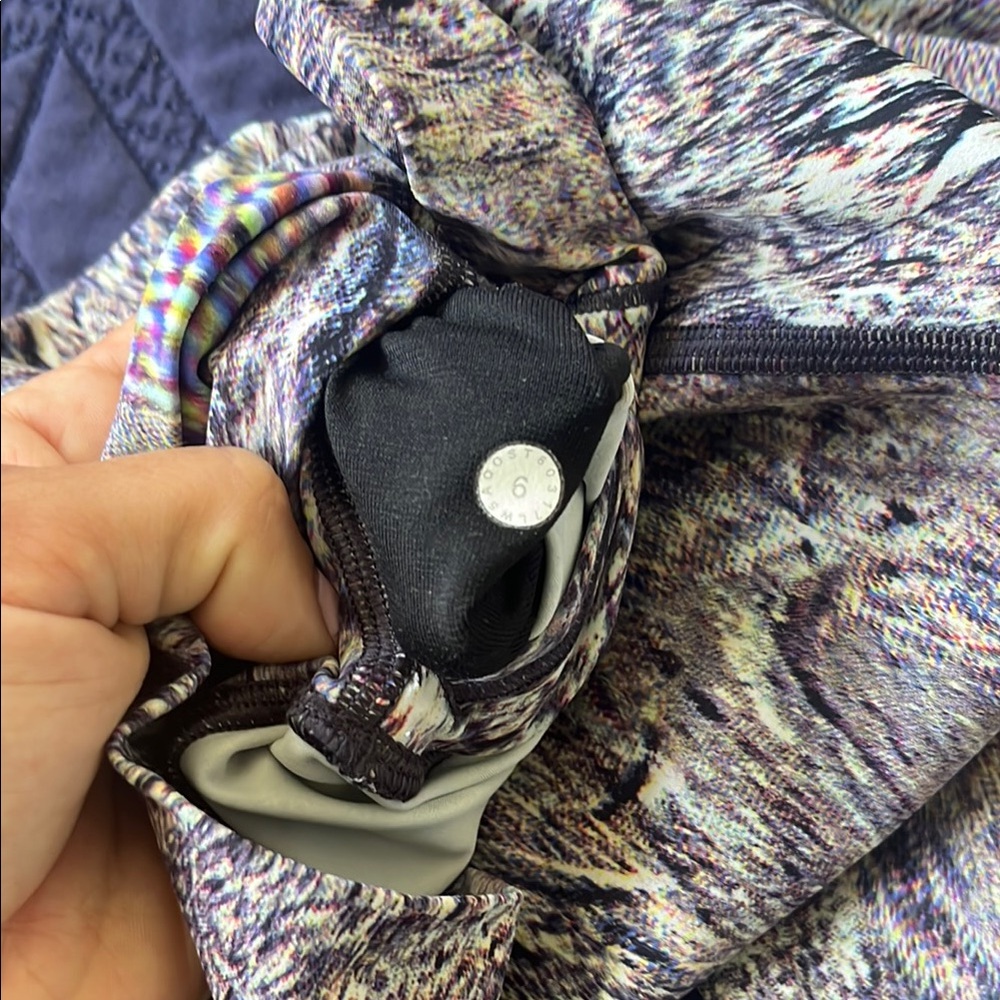 Lululemon Leggings 25 inch - Picture 5 of 5